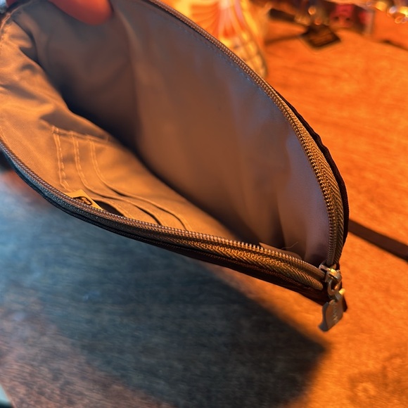 Baggallini -Wallet Clutch Black light blue NWOT! - Picture 9 of 11